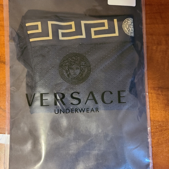 AUTHENTIC VERSACE TOP size 3 US 8 - Picture 5 of 5